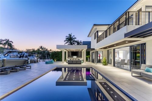 2370 Bayview Ln, North Miami, FL, 33181-2432 | Card Image