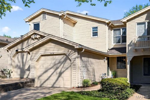 3034 Autumn Lakes Ct, Maryland Heights, MO, 63043-4910 | Card Image