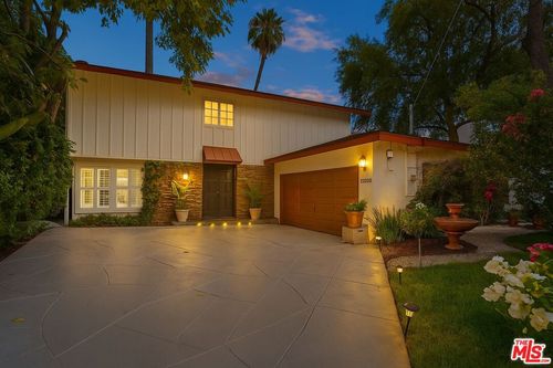 22620 Cavalier St, Woodland Hills, CA, 91364-3921 | Card Image