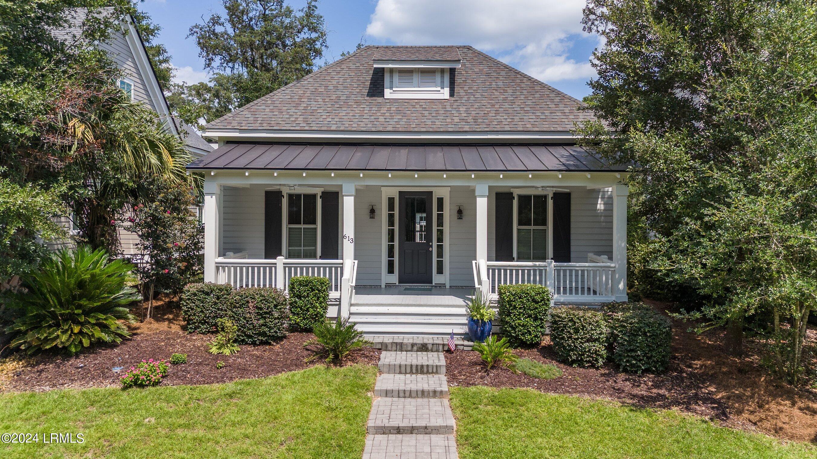 Huguenin Dr, Beaufort, SC 29902