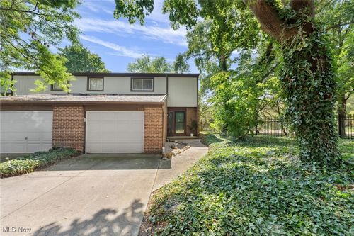 919 Saint Ambrose Dr, Akron, OH, 44307-2236 | Card Image