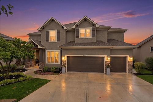 10715 S Appleridge Ln, Olathe, KS, 66061-8905 | Card Image