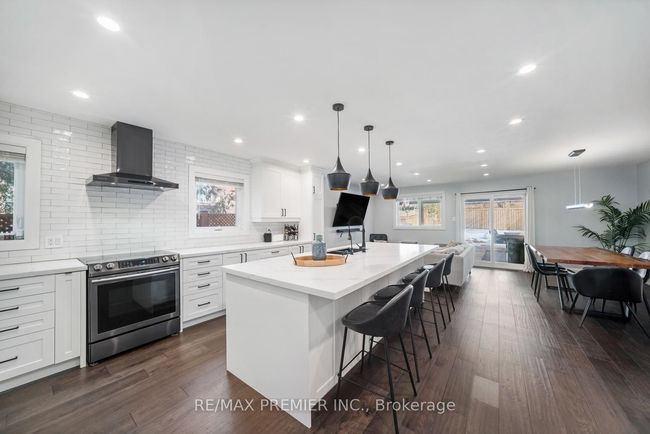 122 Robert Hicks Dr, House attached with 6 bedrooms, 5 bathrooms and 2 parking in North York ON | Image 5