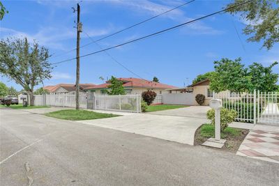 22851 Sw 123rd Ave, House other with 3 bedrooms, 2 bathrooms and null parking in Miami FL | Image 2