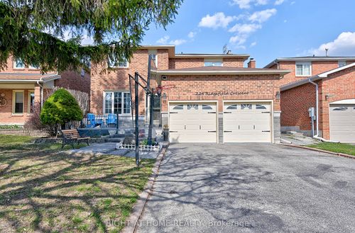 224 Ridgefield Cres, Maple, ON, L6A1J6 | Card Image