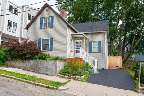 9 Locust St, Providence, RI, 02906-1807 | Card Image