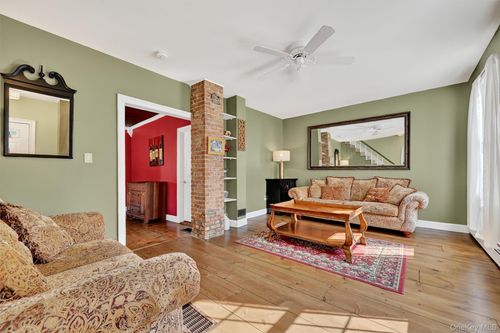 15 Middle St, Goshen, NY, 10924-1605 | Card Image