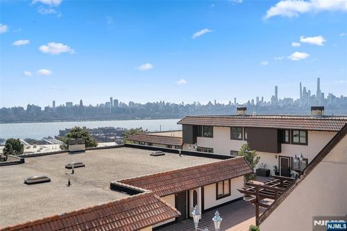 300 Gorge Rd, Cliffside Park, NJ, 07010-2759 | Card Image