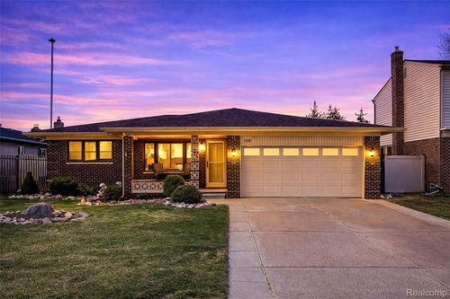 12590 Shery Ln, Southgate, MI, 48195-2327 | Card Image