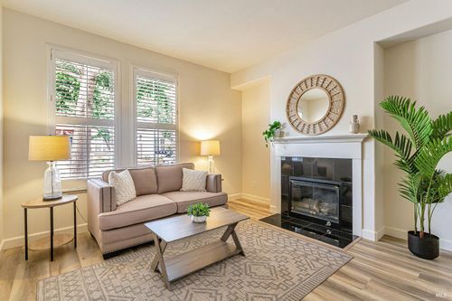 27 Arnold Dr, Novato, CA, 94949-6267 | Card Image