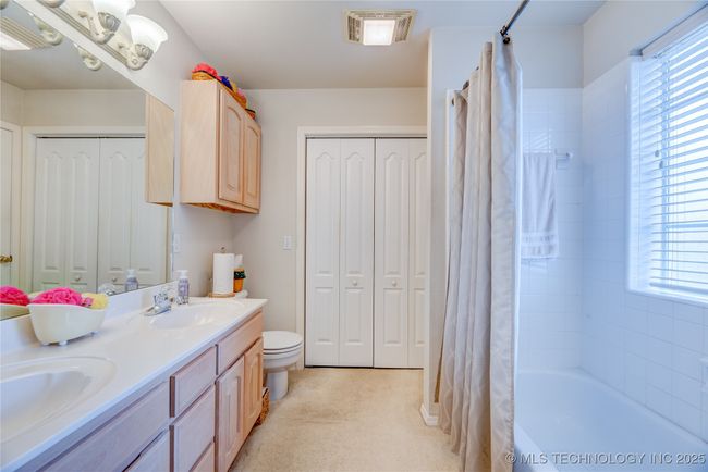 19608 E 39 Th Pl S, House other with 3 bedrooms, 2 bathrooms and null parking in Broken Arrow OK | Image 9