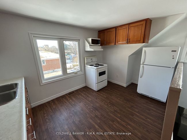 2 - 303 Muriel Ave, Home with 2 bedrooms, 1 bathrooms and 2 parking in Oshawa ON | Image 11