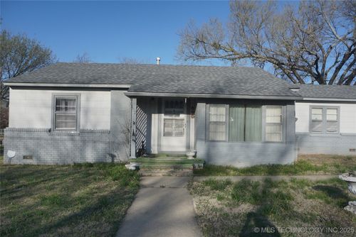 102 W Louise St, Henryetta, OK, 74437-6234 | Card Image