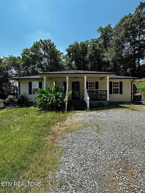 621 Latham Ave, Knoxville, TN, 37920-2575 | Card Image