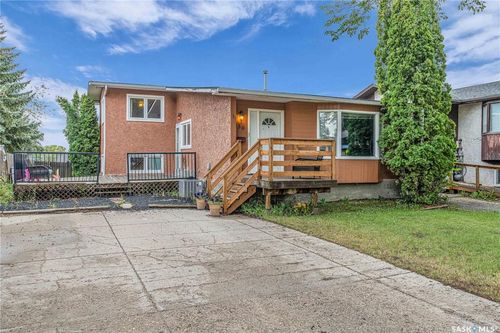 830 Battel St N, Regina, SK, S4X2H8 | Card Image