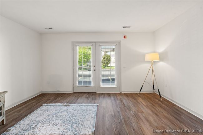 207 Colonial Club Dr, Condo with 2 bedrooms, 2 bathrooms and null parking in New Albany IN | Image 5