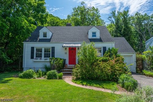 33 Glenview Dr, West Orange, NJ, 07052-1010 | Card Image