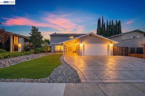 907 Hazel St, Livermore, CA, 94550-2334 | Card Image