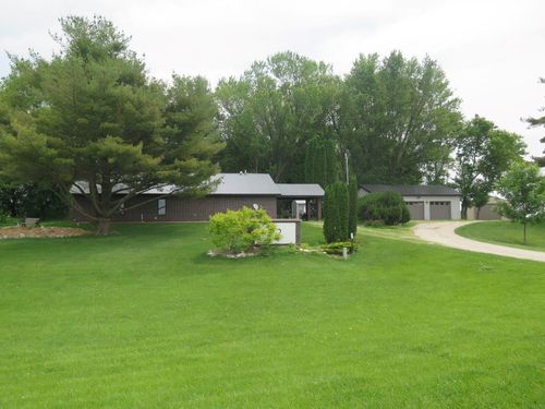 3144 Us Highway 52, Decorah, IA, 52101-7708 | Card Image