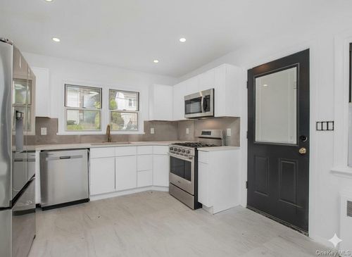 25 Linn Pl, Yonkers, NY, 10705-2509 | Card Image