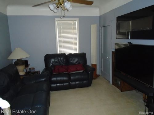 27736 Elmdale St, Saint Clair Shores, MI, 48081-1415 | Card Image