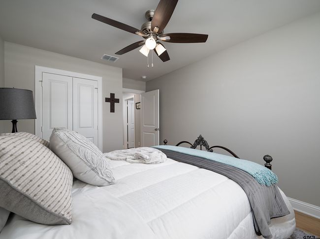 401 Meadows Ct, House other with 4 bedrooms, 3 bathrooms and null parking in Chandler TX | Image 25