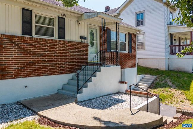 1321 E Main St, House other with 3 bedrooms, 1 bathrooms and null parking in WAYNESBORO VA | Image 5
