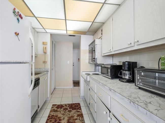 APT-1414 - 250 174 Th St, Condo with 1 bedrooms, 2 bathrooms and null parking in Sunny Isles Beach FL | Image 15