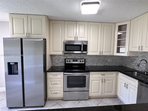 5515-5515 Courtyard Dr, Margate, FL, 33063-1506 | Card Image