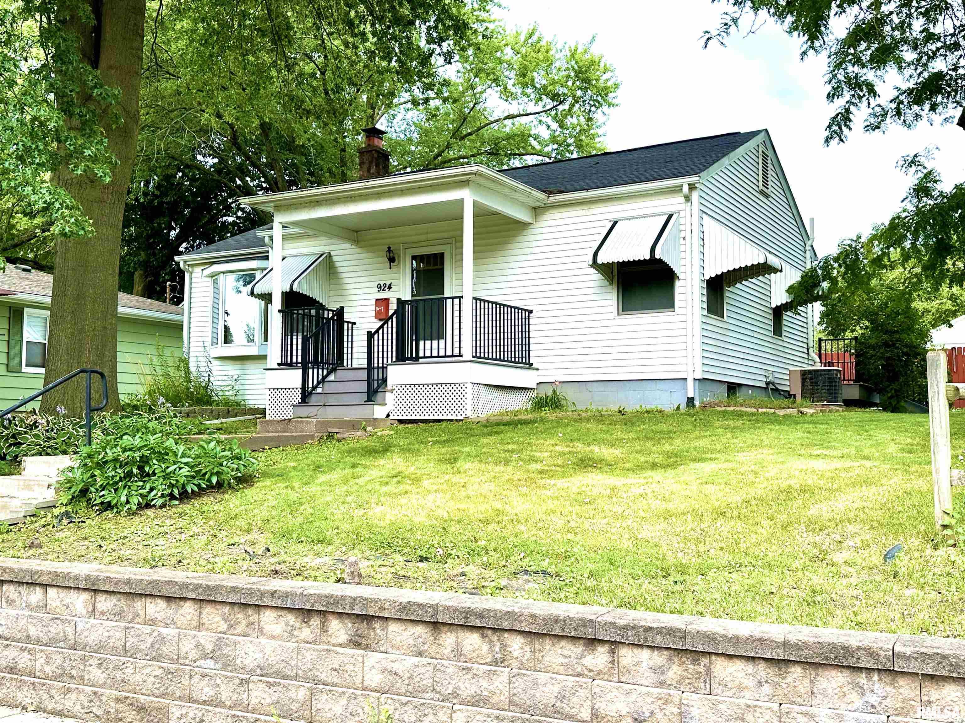 24th St, Bettendorf, IA 52722