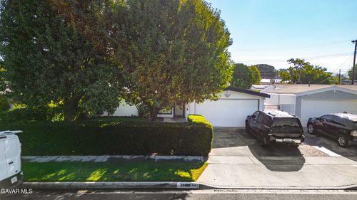 27416 Dewdrop Ave, Canyon Country, CA, 91351-3327 | Card Image