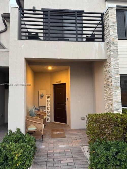 21068 Ne 8th Ave, Miami, FL, 33179-1377 | Card Image