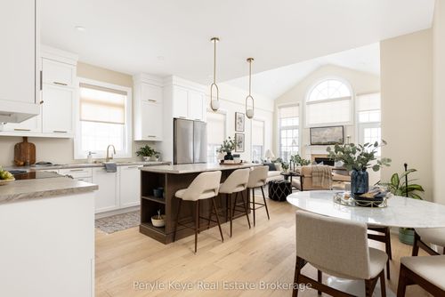 2 Leeds Crt, Bracebridge, ON, P1L0B7 | Card Image