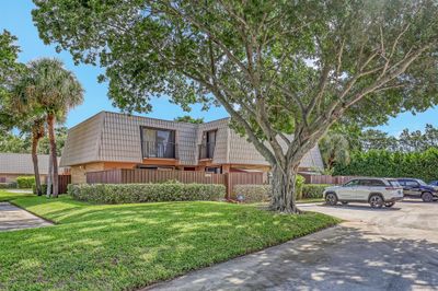 5103 51st Way, Townhouse with 2 bedrooms, 2 bathrooms and null parking in West Palm Beach FL | Image 3