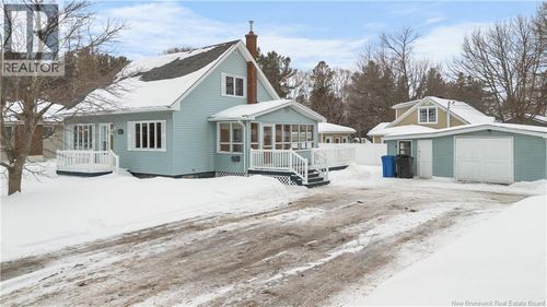 1720 Rough Waters Dr, Bathurst, NB, E2A1Z8 | Card Image