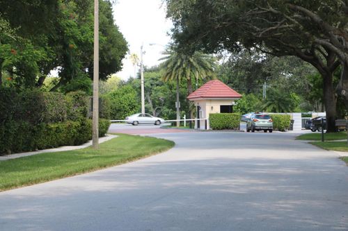 apt-304-3710 Whitehall Dr, West Palm Beach, FL, 33401-1056 | Card Image