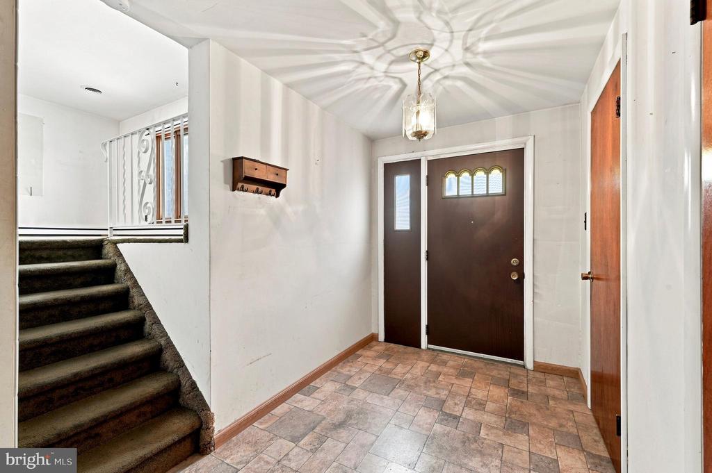 Residential in CLIFTON HEIGHTS 4