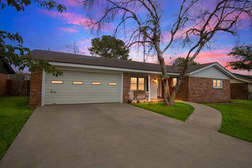 805 W Spruce Ave, Midland, TX, 79705-6653 | Card Image