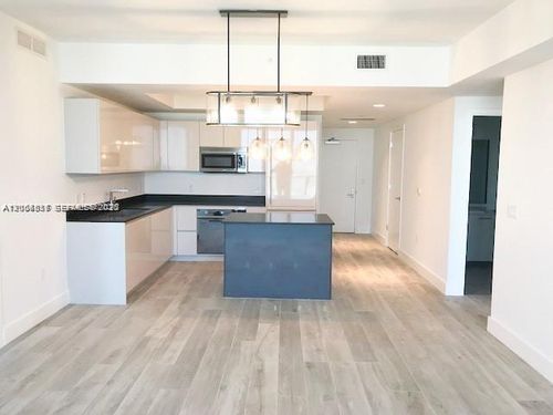 4609-1010 Brickell Ave, Miami, FL, 33131-3757 | Card Image