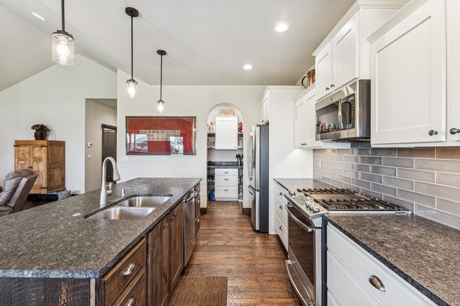 Kitchen/Butler Pantry | Image 6