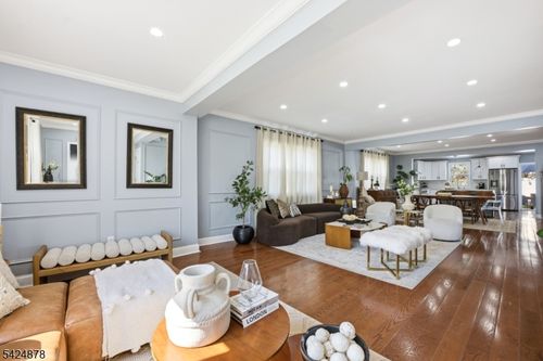 301 Roosevelt Ave, Hasbrouck Heights, NJ, 07604-1613 | Card Image