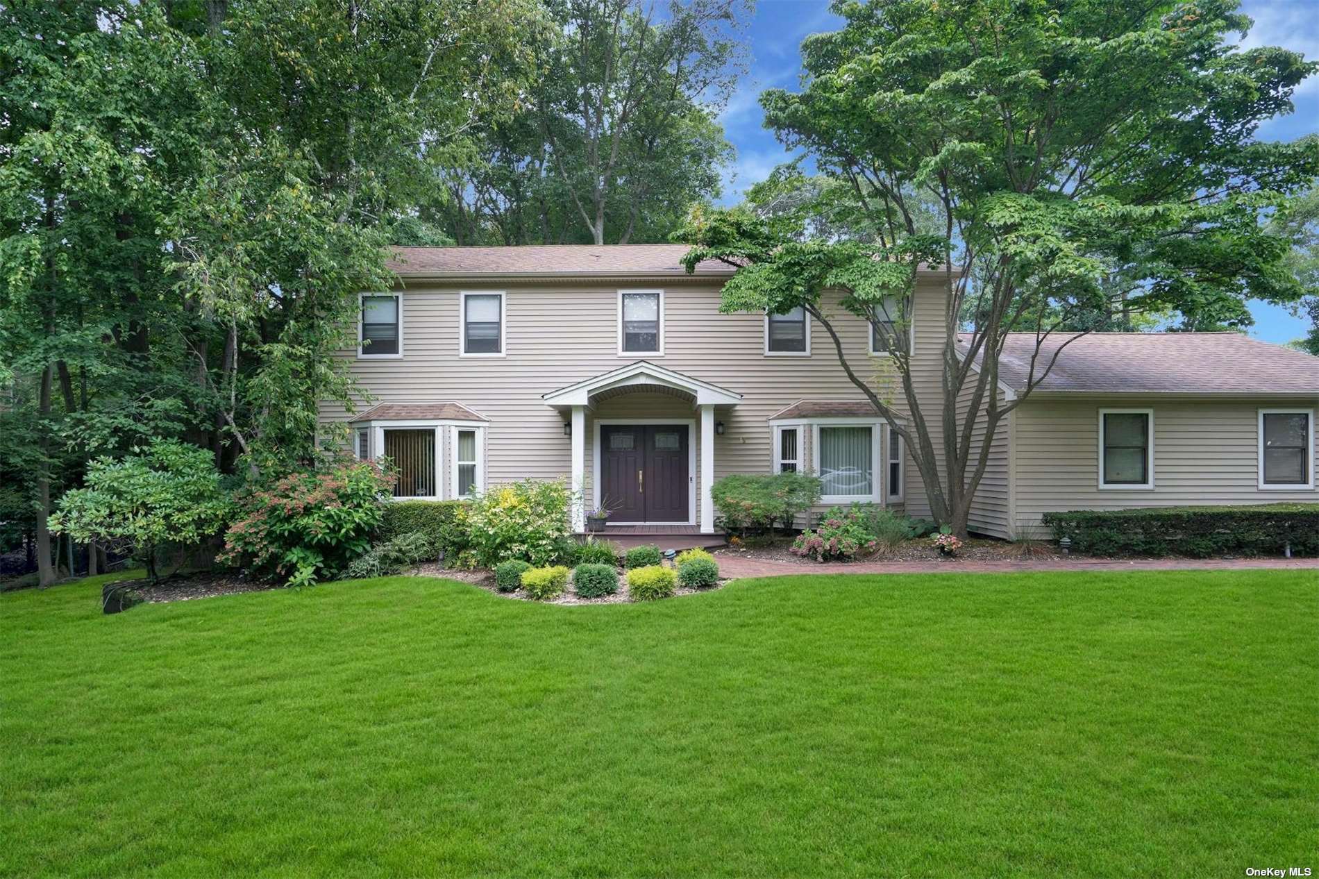 Mcculloch Dr, Dix Hills, NY 11746