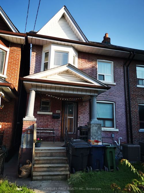 141 Essex St, Toronto, ON, M6G1T6 | Card Image