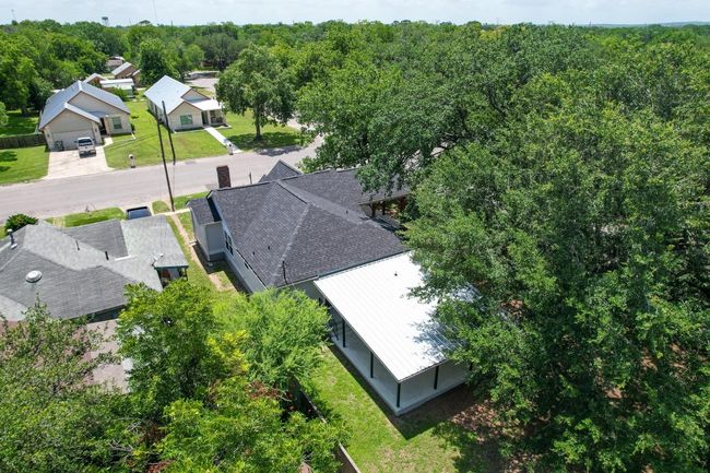 522 S Walnut Ave, House other with 2 bedrooms, 2 bathrooms and null parking in Luling TX | Image 33