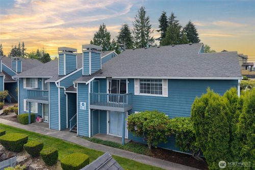 g104-16817 Larch Way, Lynnwood, WA, 98037-3371 | Card Image
