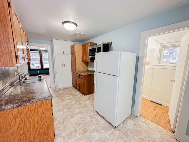 Kitchen / Bathroom | Image 5