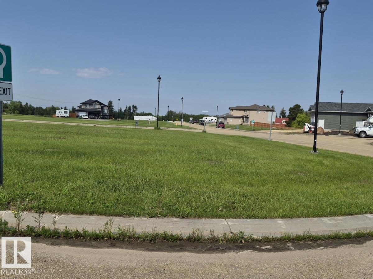 Land in Tofield 3