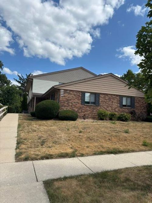 9442 W Maple Ct, WEST ALLIS, WI, 53214-4147 | Card Image