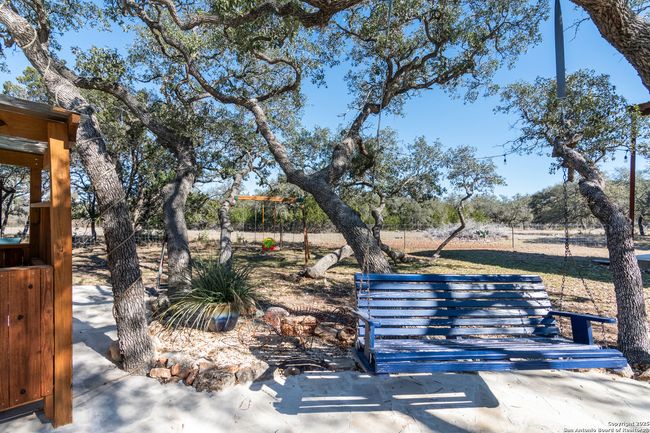 381 Camino Primero, House other with 3 bedrooms, 2 bathrooms and null parking in Leakey TX | Image 45