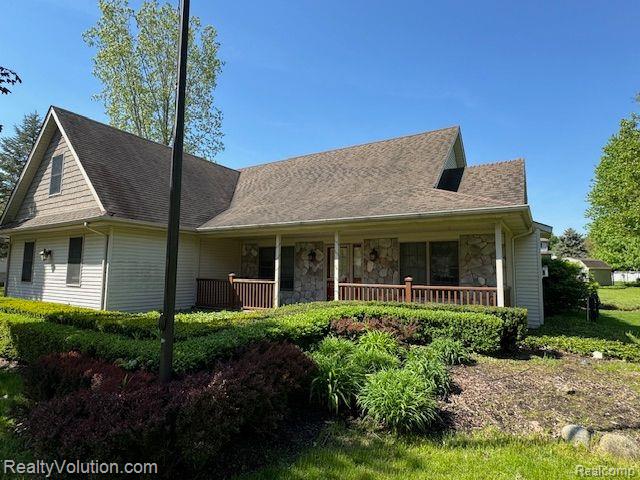 Jonathon Dr, Almont, MI 48003
